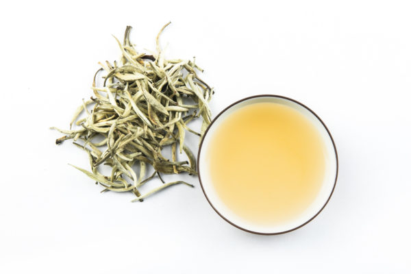 10 Zdravotních učinků pití bílého čaje